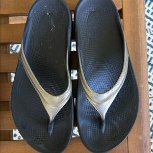 OOFOS Black and Metallic Gold Women's Sandals